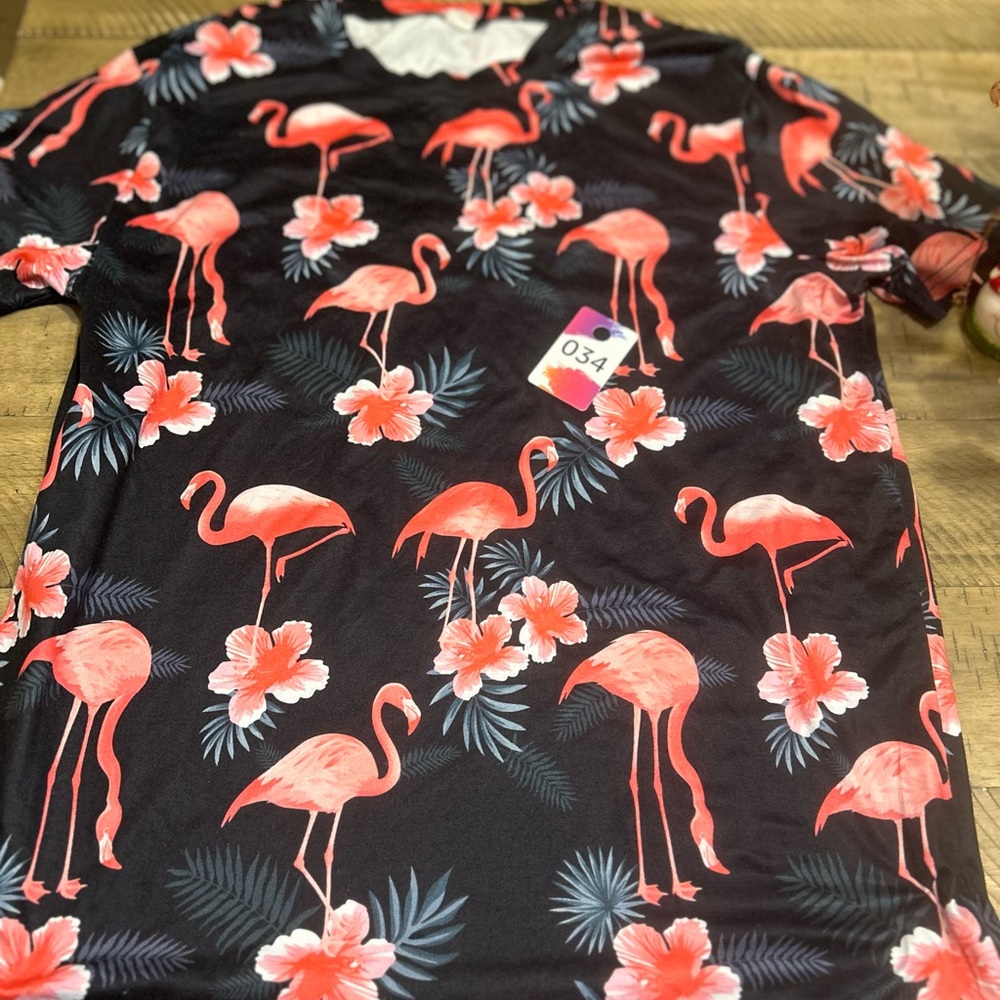 Flamingo Print Black T-Shirt youth size small